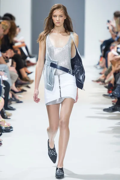 Look 18